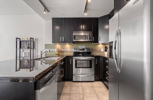 Beltline Apartment | Near Stampede/BMO Centre w Prkg & Gym (+18)