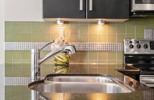 Beltline Apartment | Near Stampede/BMO Centre w Prkg & Gym (+18)