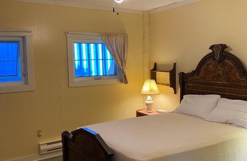 Little Pond Hotel | Ned's Landing at Spry Point