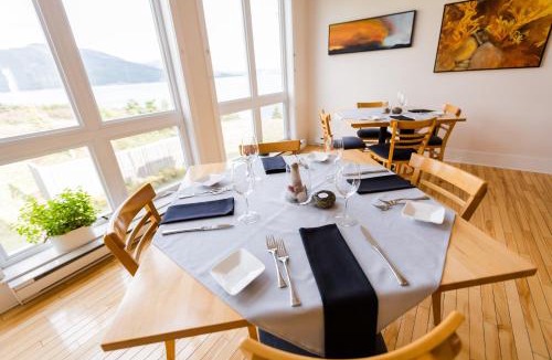 Norris Point Hotel | Neddies Harbour Inn