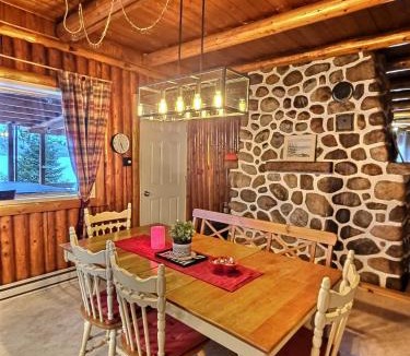 Riviere-Rouge Ski Chalet | Nelson Log Cabin in Rivière-Rouge