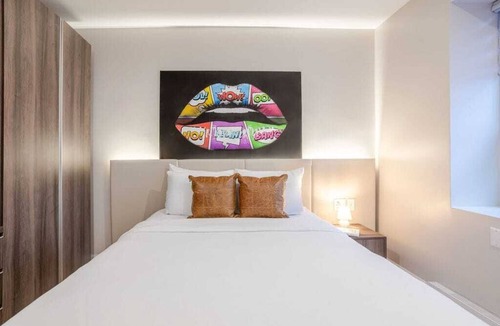 Gay Village Hotel | Nest Queen – Downtown MTL Stay