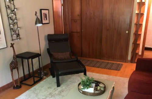 London Apartment | Nestled in nature; 2BD apt. in artist & writer's home