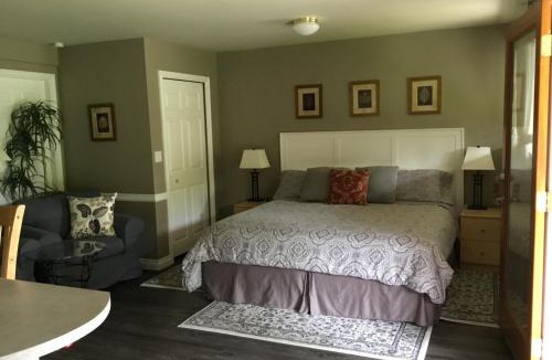 Halfmoon Bay Bed & Breakfast | Nestledown B&B