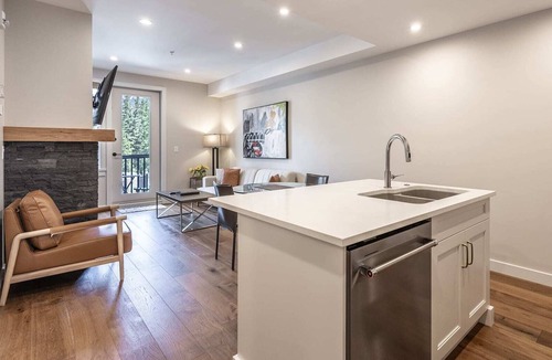 Canmore Apartment | New 1Bd Luxe King Suite with Superb Mtn View