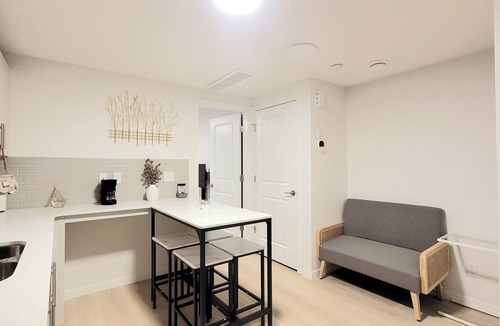 Southwest Edmonton Apartment | New 2Beds Suite - Close to Airport -Baby Friendly
