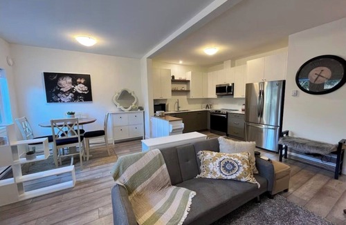 Langford House | NEW 2BR Victoria Suite: Family, Pet, Work-Friendly