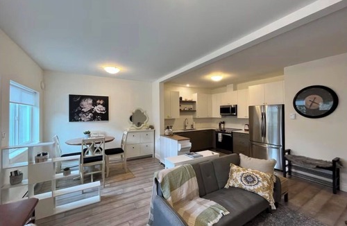 Langford House | NEW 2BR Victoria Suite: Family, Pet, Work-Friendly