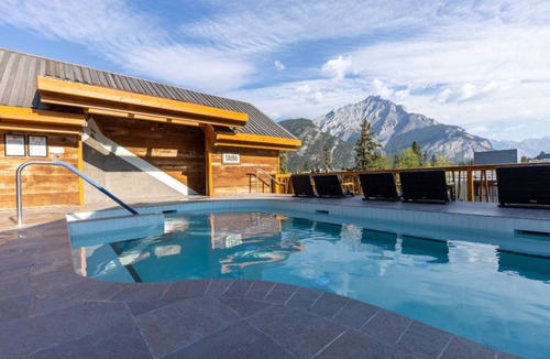 Banff Apartment | New Accessible Room, 1 Minute from Banff Centre!