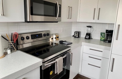 Airdrie Apartment | New and Modern Townhome