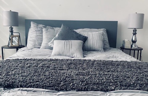 Airdrie Apartment | New and Modern Townhome