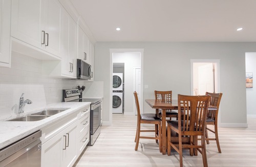 North Cowichan House | New and spacious suite close to town, attractions and hospital