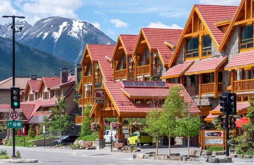 Banff Condo | New Banff Apartment | 1 Minute from the Centre!
