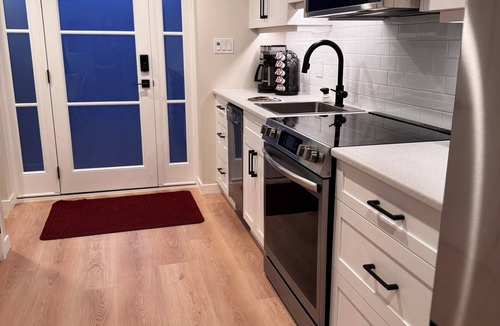 Saanich West Apartment | New! Bright 1BR Near VGH – Private, Central location, Pet Friendly