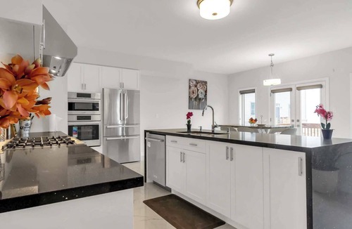 Severn House | New-Build Beauty ~ 5BR Retreat in Charming Severn