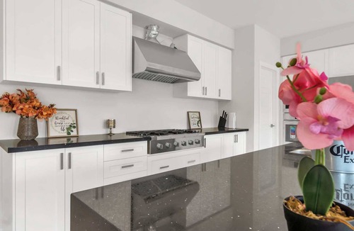 Severn House | New-Build Beauty ~ 5BR Retreat in Charming Severn