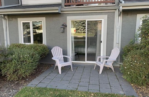 Canmore Apartment | NEW! Cozy Rocky Mountain Chalet managed by Little Sister Getaways