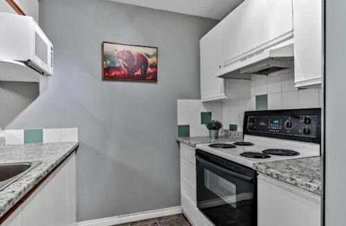 Canmore Apartment | NEW! Cozy Rocky Mountain Chalet managed by Little Sister Getaways