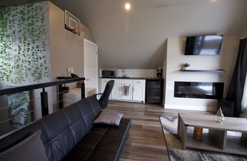 Saskatoon Apartment | NEW Cozy Studio Loft w/Private Rooftop Patio