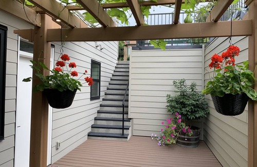 White Rock Apartment | New Entire Guest Suite