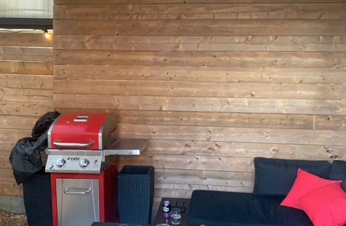 Red Deer House | New executive home with hot tub and games area close to all amenities