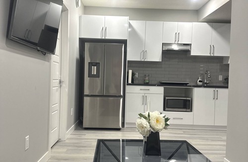 Leduc Apartment | New haven get-away.