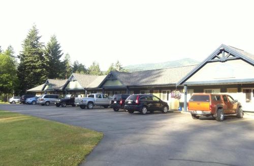 Christina Lake Hotel | New Horizon Motel