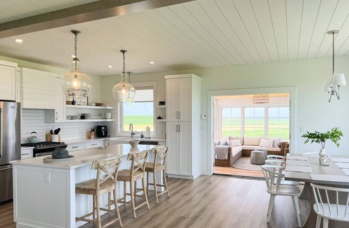 Sea View House | NEW Large upscale ocean view! Sunroom, hot-tub and 1 minute to amazing beach