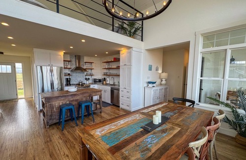Anne's Land Cottage | NEW listing! Gorgeous oceanfront beach house with two master suites