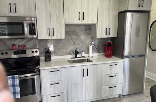 Niagara Falls Apartment | NEW LISTING! ♥ Luxury river view suite