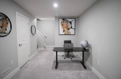 London Apartment | New! Luxury! 3 Bdrm / 3Bed/2.5 Bath North London
