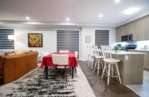 London Apartment | New! Luxury! 3 Bdrm / 3Bed/2.5 Bath North London