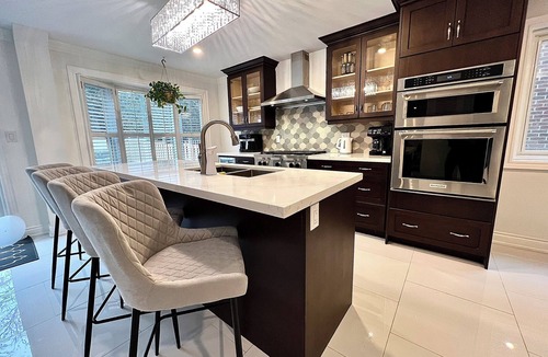 Fisherville House | *NEW Luxury 4 Bdrm Home w Pool Table & Jaccuzi