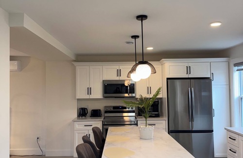 Terra Nova House | New Luxury 4-Bedroom Getaway, St. John's| 3.5 Bath| Free Parking| Private Patio