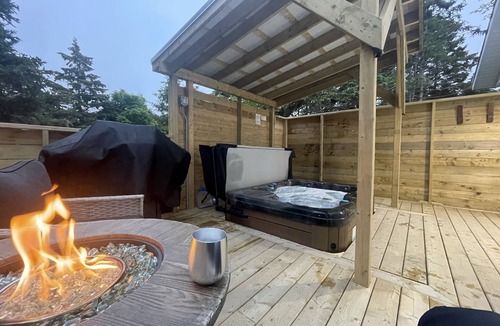 South River House | New luxury house w/hot tub private setting walk to ocean