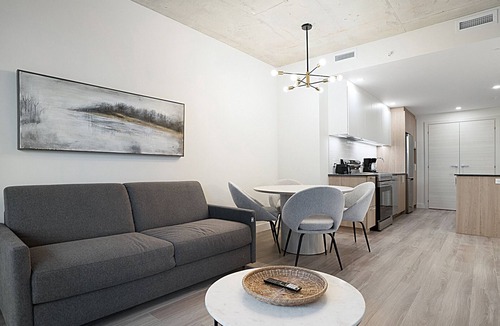 Quartier des Spectacles Apartment | New Luxury Unit in Heart of MTL 913 | Metro access