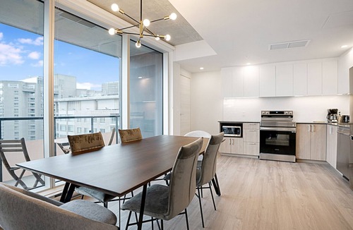 Quartier des Spectacles Apartment | New Luxury Unit in Heart of MTL 802 | Metro access