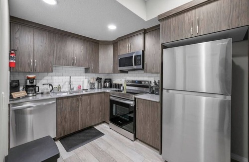 Calgary House | New! Mins to Airport | 2BR Modern Private Suite