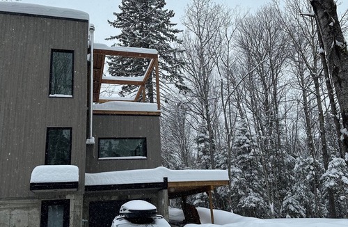 Saint Donat Ski Chalet | New modern luxury ski out cabin walking distance to the chairlift in Saint-Donat