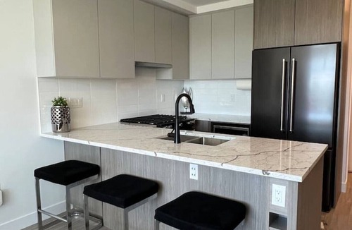 Hastings Condo | 📍 NEW Modern 1B|Comfort+Style| Centrally Located📍