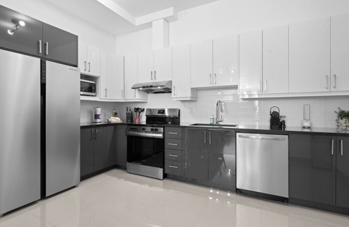 La Petite-Patrie Apartment | New Modern 2bdr Apartment in Little Italy