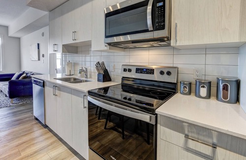 Sage Hill Condo | NEW Modern Condo | 20 Min DT | 1 hour Canmore | Sleeps 5