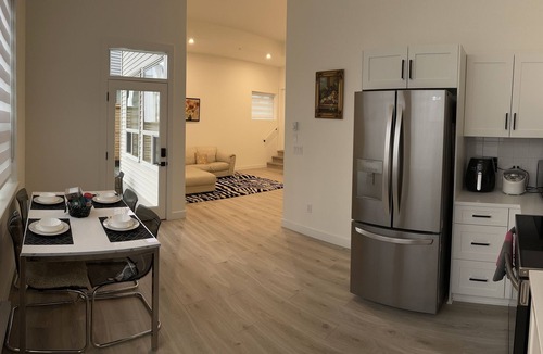 Maple Ridge House | New modern suite in Silver Valley, close to downtown Maple Ridge, parks