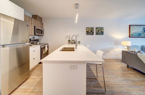 North End Condo | NEW New Luxurious Modern 2BR Condo Sleeps 5 Coffee, AC, WIFI