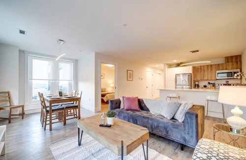 North End Condo | NEW New Luxurious Modern 2BR Condo Sleeps 5 Coffee, AC, WIFI