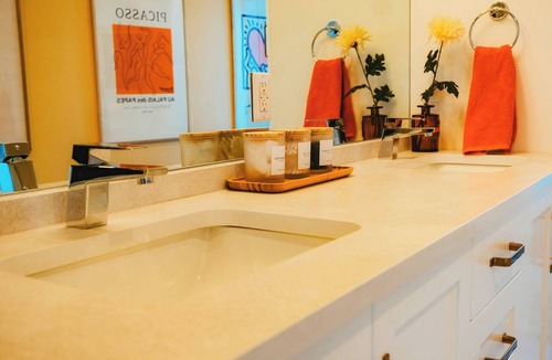 Downtown Halifax Bed & Breakfast | NEW Pause Penthouse Lofts -Downtown- Free Parking