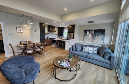 Regional District of Nanaimo House | New pet friendly house with amazing mountain and water views