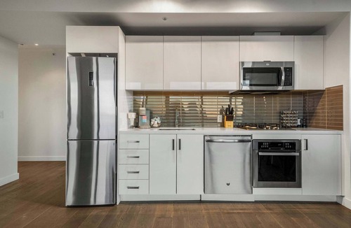 Connaught Condo | NEW! Poolside Bliss: 22FL DT Tower View FREE Banff Pass, Gym, Wine!