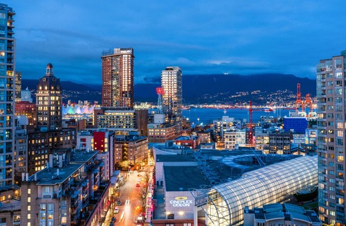 Crosstown Condo | New!! Promotion!!3br/2ba Ocean/Mountain/Street View Downtown Vancouver with Pool