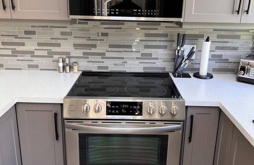 Colwood House | New, Quiet, and Bright private detached house with AC.